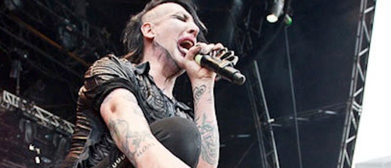 Manson invites members of The Doors onstage